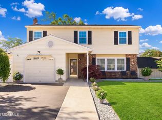 25 Orchard Court, Howell, NJ 07731