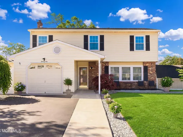 25 Orchard Court, Howell, NJ 07731
