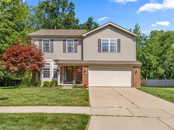 29520 Hunter St, Brownstown, MI 48183