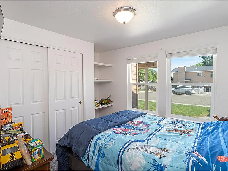 930 E Clarene St — Photo 14