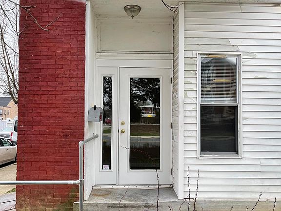 2nd image of 360 E Lehman St APT 1