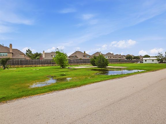 4th image of 7565 Lake Trails Dr
