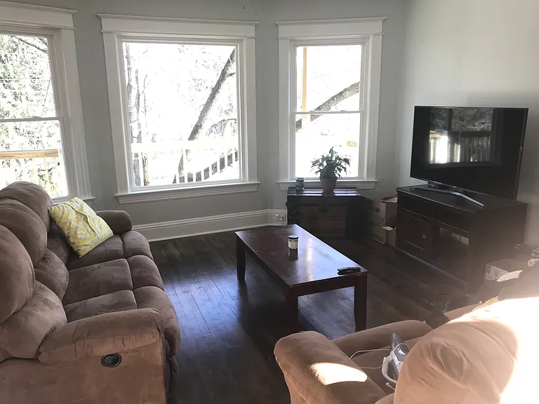 32 Pawling Ave — Photo 12