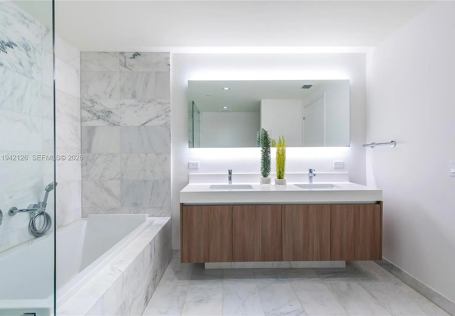 Tiffany House Condo — Photo 4
