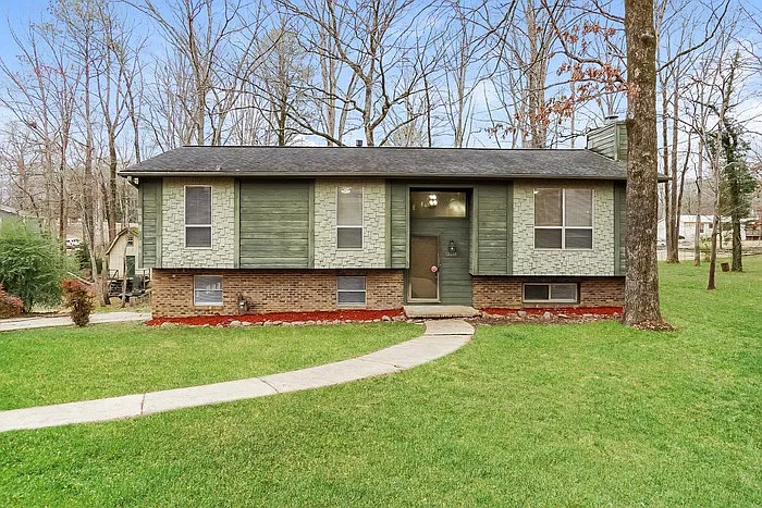4 bed, 2.5 bath, 1959 sqft, $1,795 — Photo 1