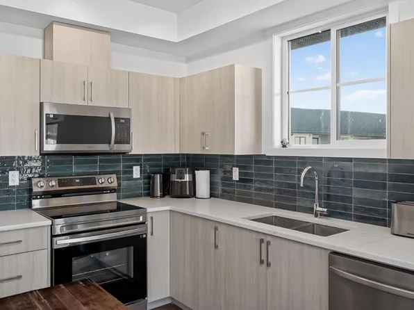 740 W Legacy Village Rd SE #2401, Calgary, AB T2X 5L2