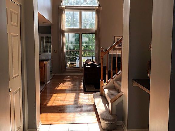 4th image of 394 Ashford Ln