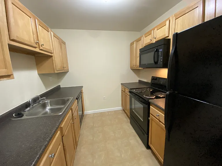 Redstone Apartments — Photo 34