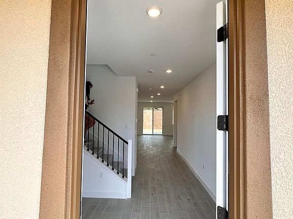 3rd image of 102 Blakely Ct