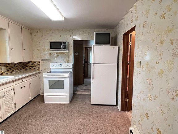 2nd image of 311 W 12th St