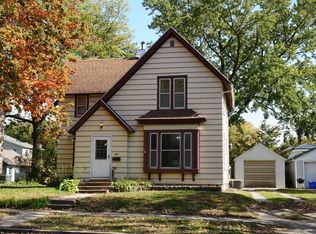 402 B St, Charles City, IA 50616