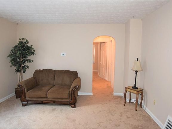 4th image of 1633 Wildon Ave