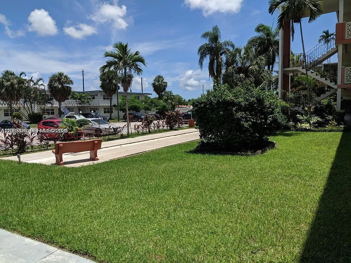 Floridian Arms Condo — Photo 3