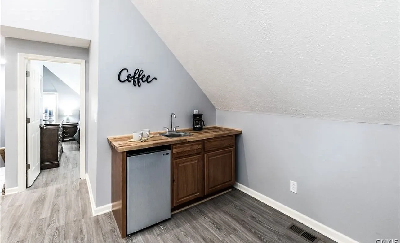 1051 Westmoreland Ave — Photo 3