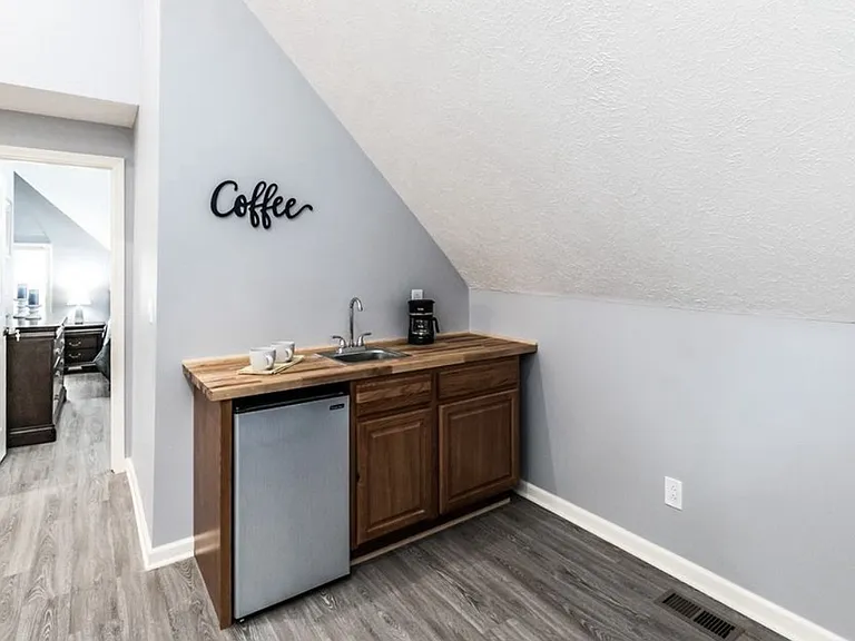 1051 Westmoreland Ave #1 — Photo 3
