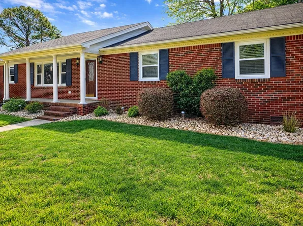 305 Woodbridge Dr, Chesapeake, VA 23322