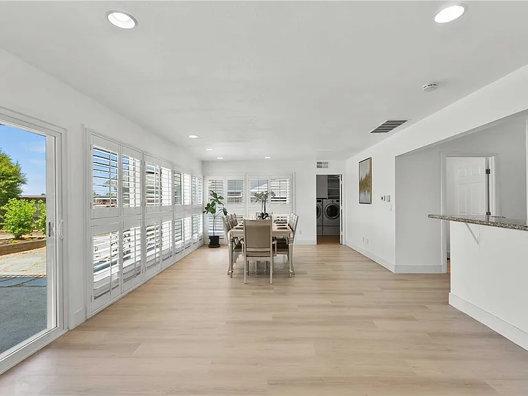 24282 Sunnybrook Cir — Photo 4