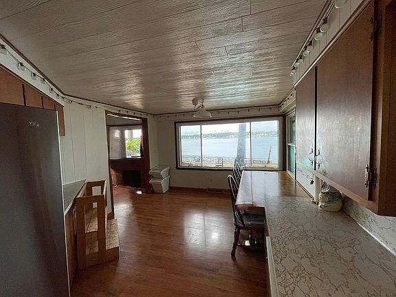4th image of 1401 Lakeview Dr