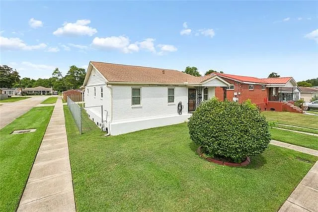 3 bed, 2.0 bath, 1200 sqft, $2,100 — Photo 2