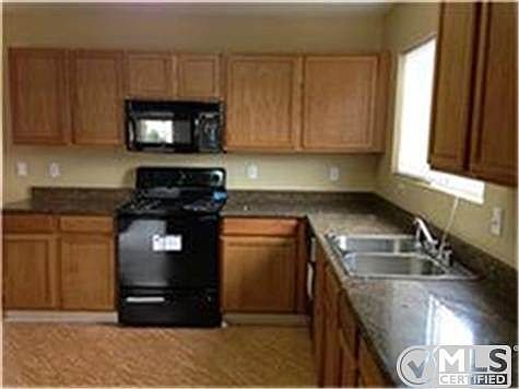 3rd image of 1319 Falcon Dr
