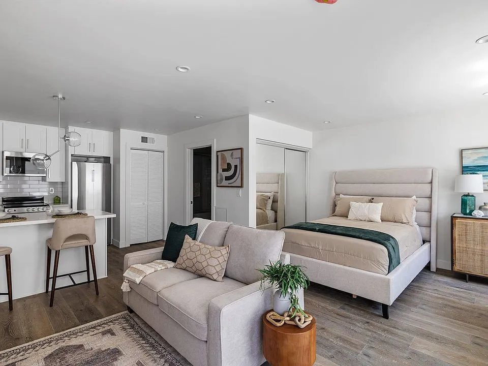 3450 Emerald (312 Calle Miramar LLC)