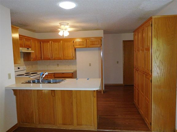 3rd image of 29 Lonsdale Dr