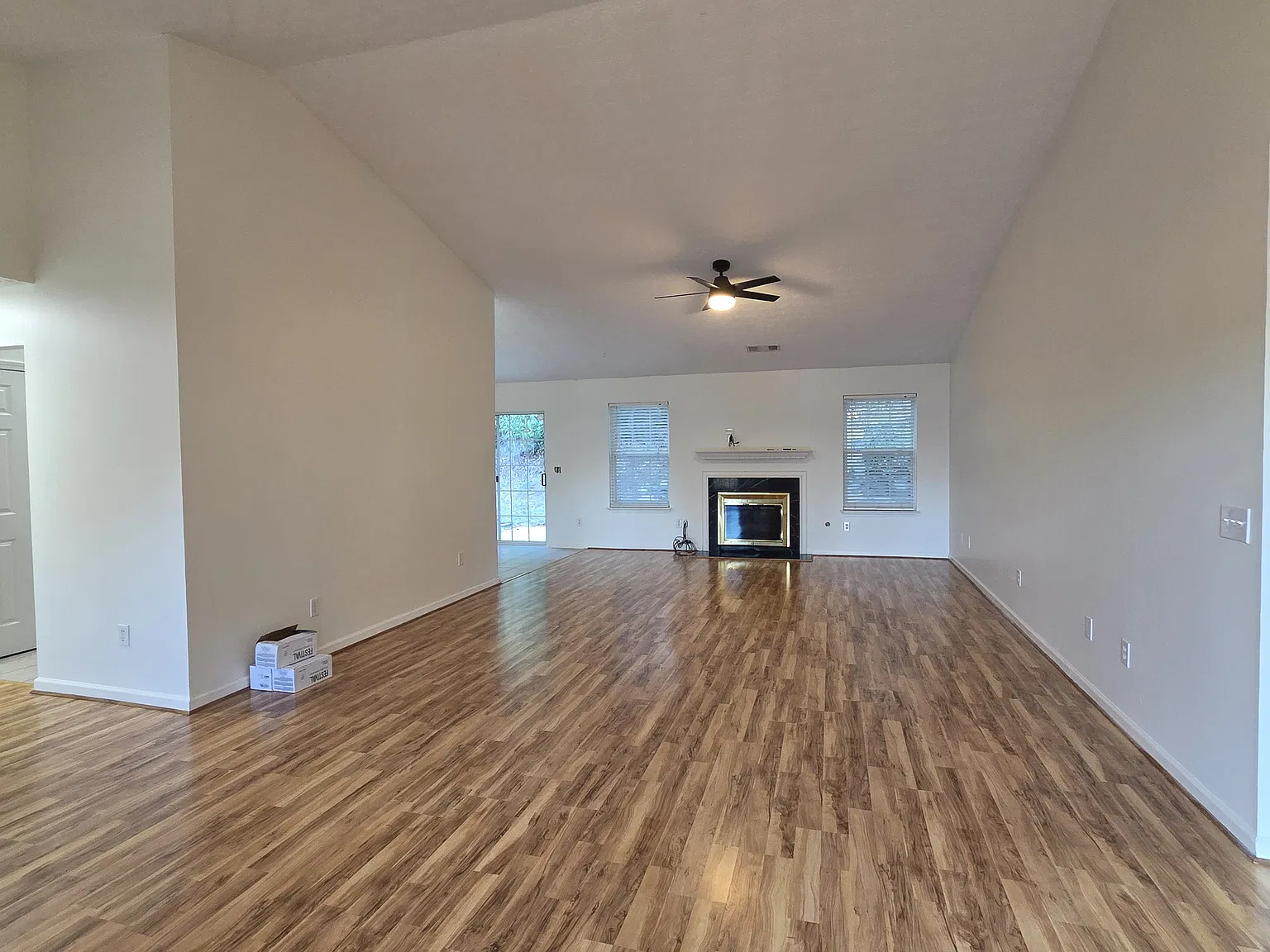 3 bed, 1822 sqft, $2,300 — Photo 3