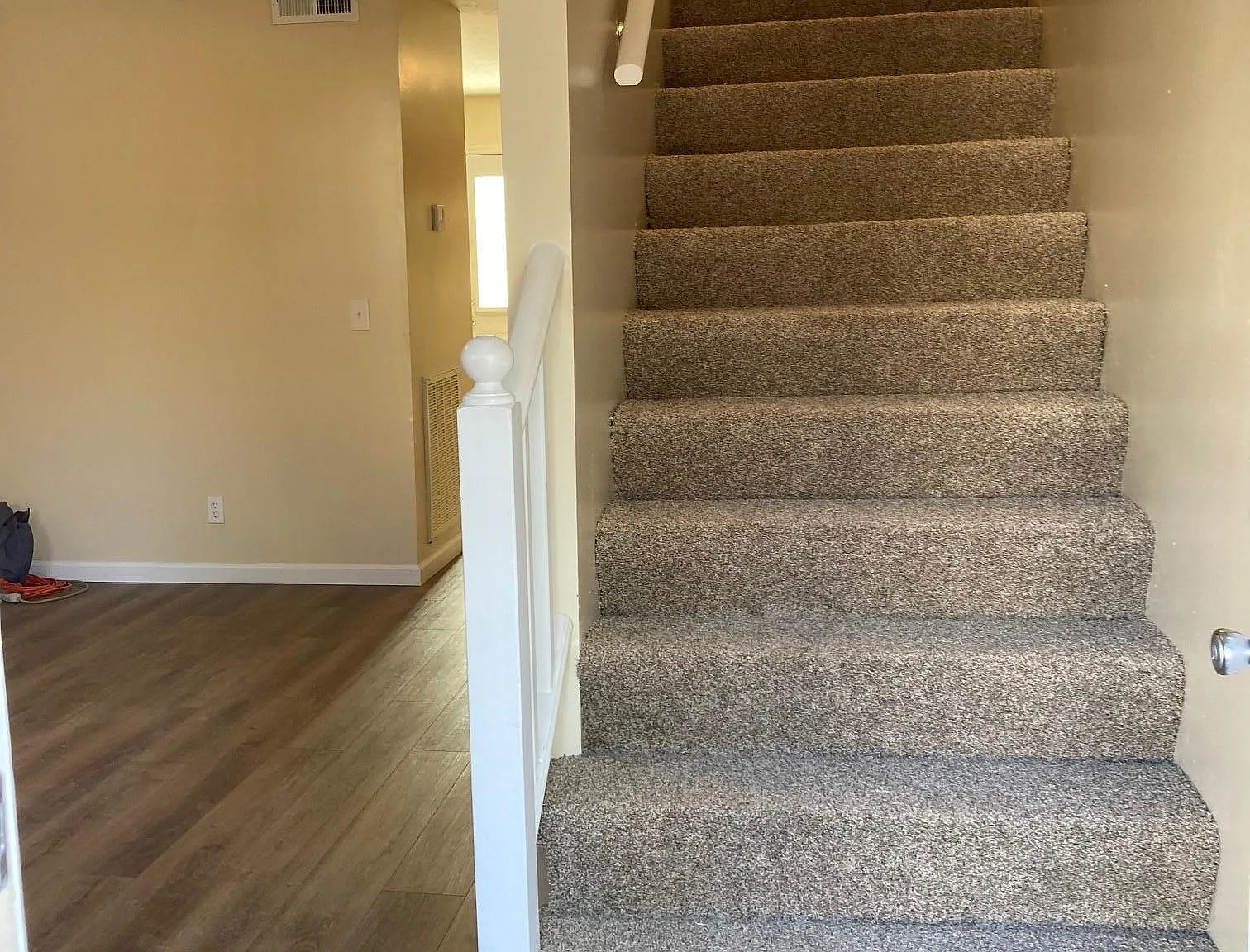 2 bed, 1.5 bath, 1012 sqft, $1,000 — Photo 2