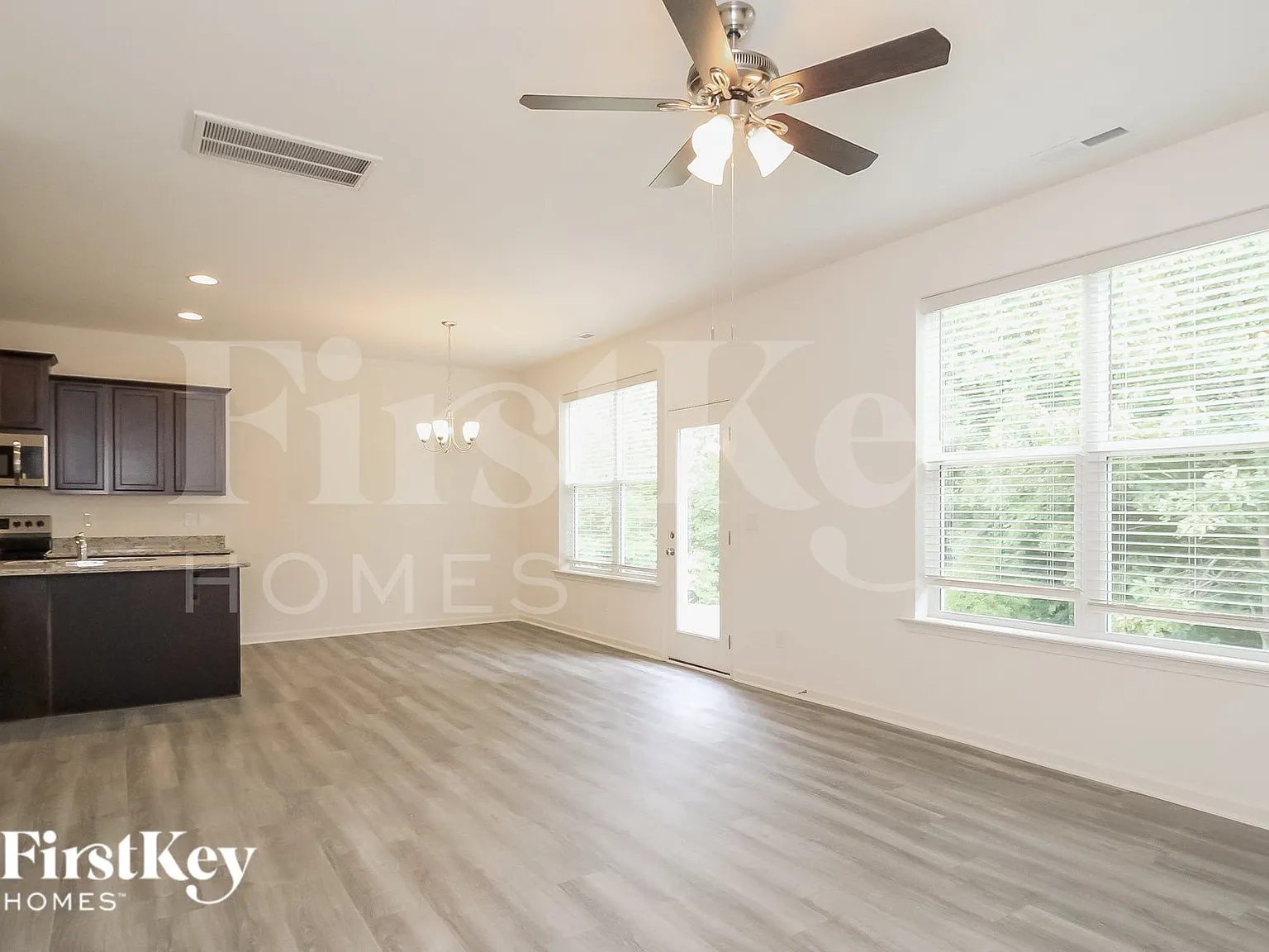 3 bed, 2.5 bath, 1754 sqft, $2,160 — Photo 3