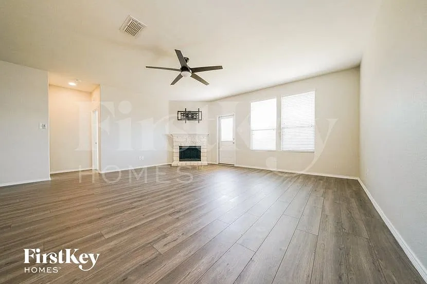 3 bed, 2.0 bath, 2154 sqft, $2,740 — Photo 2