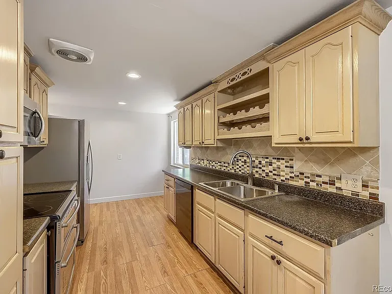 1640 Buchtel Blvd — Photo 3