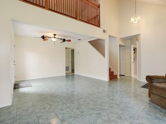 5th image of 10761 Lariat Ln