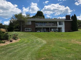 911 17th Ave, Grafton, WI 53024