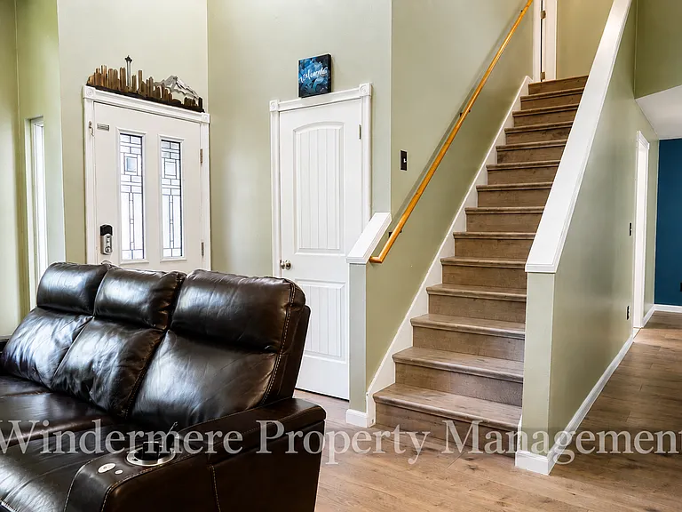1087 NW Brinkley Ct — Photo 3