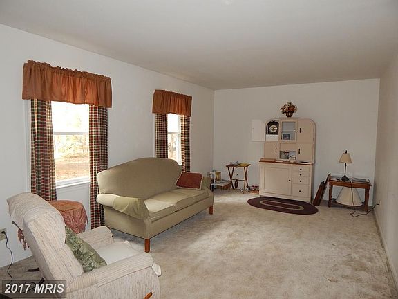 3rd image of 84 Weaver Ln