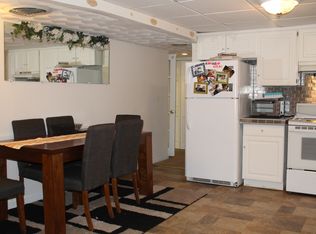 1 Valleybrook Dr, Warwick, RI 02818