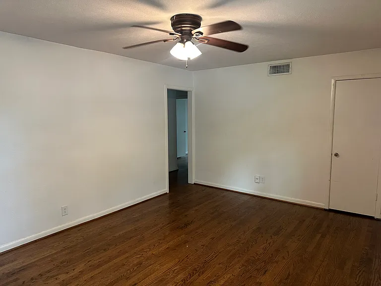 1201 W Lovers Ln — Photo 6