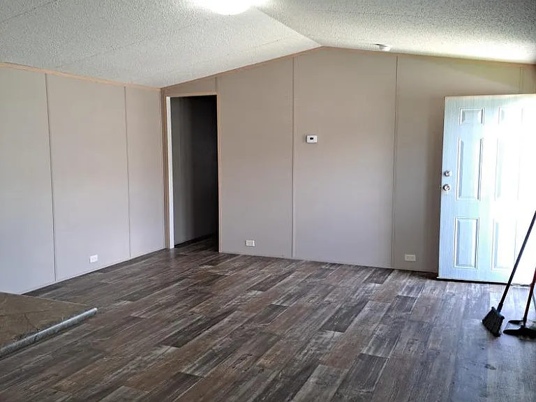 208 N Highway 22A #10 — Photo 17