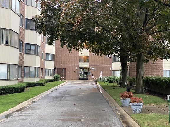 3rd image of 5500 Lincoln Ave Unit 400W