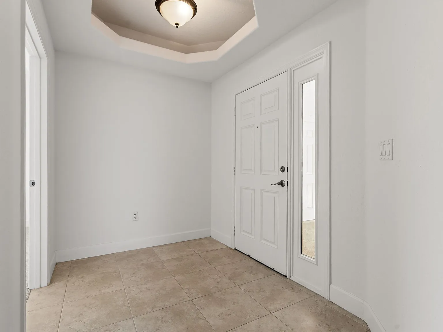 3 bed, 2059 sqft, $3,200 — Photo 3