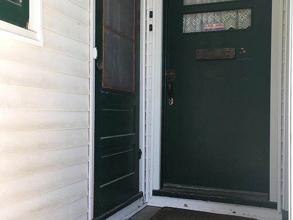 125 N 38th St side Ent.