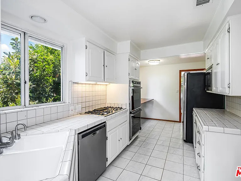 2924 Manning Ave — Photo 9