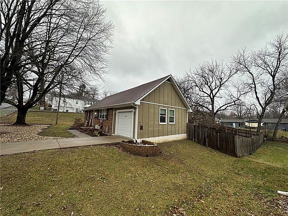 3rd image of 3101 Douglas St