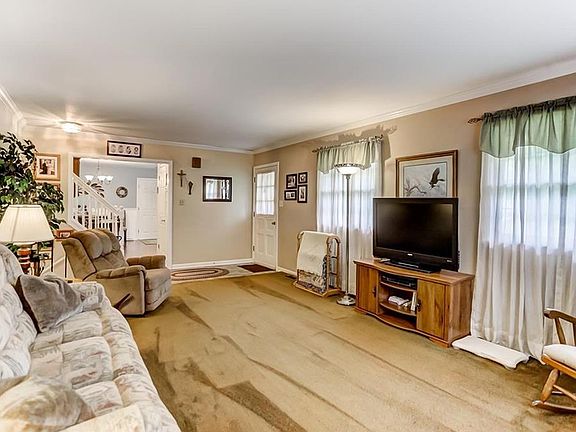 4th image of 3833 Robertann Dr