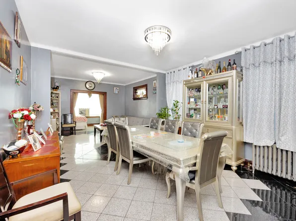 6018 Bleecker Street image 6 of 26