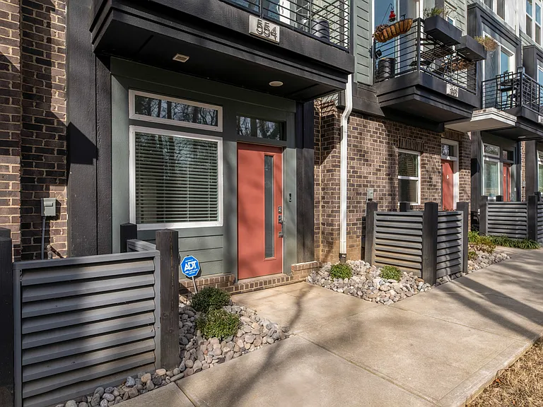 554 W End Dr — Photo 32
