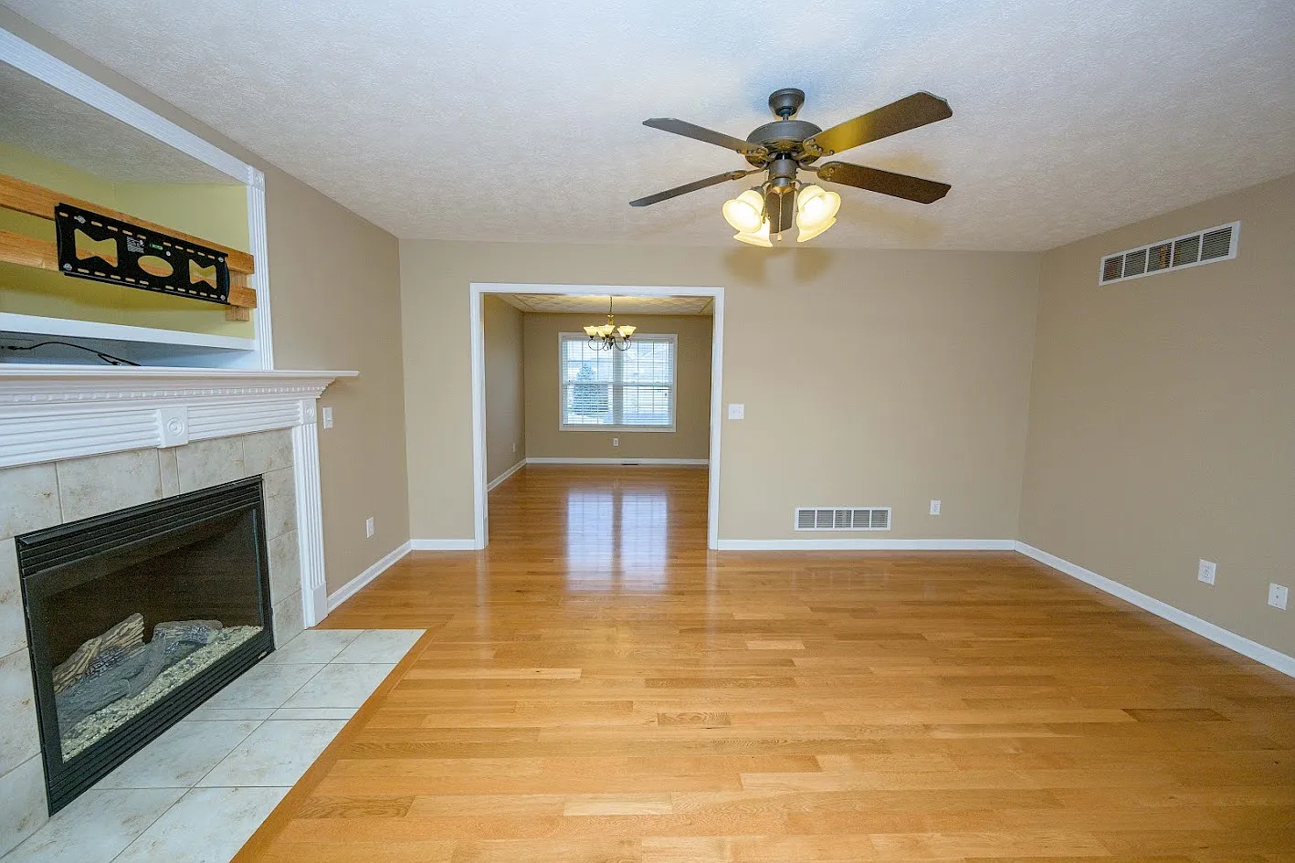 5 bed, 3.5 bath, 2693 sqft, $2,400 — Photo 3