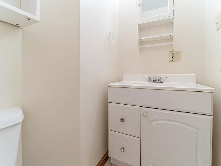 801 Phillips Ave #2 — Photo 5