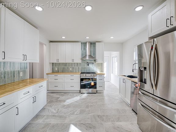 3rd image of 21220 Evergreen Rd