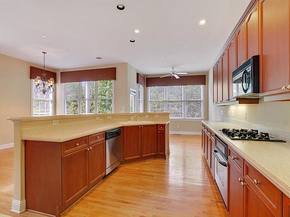 5th image of 1261 Creekside Pl SE